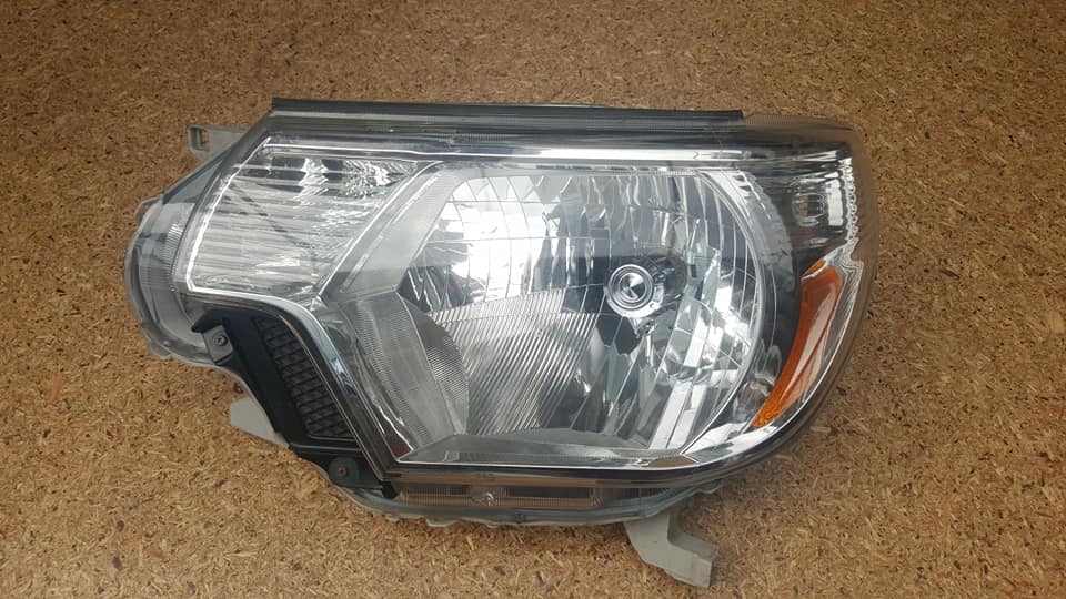 FARO DELANTERO IZQUIERDO TOYOTA TACOMA 2010 AL 2015
